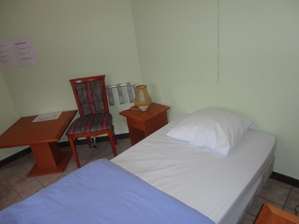 Au Central Alle Zimmer foto